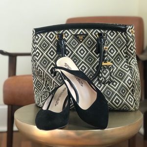 Elche black high heels with asymmetric toe